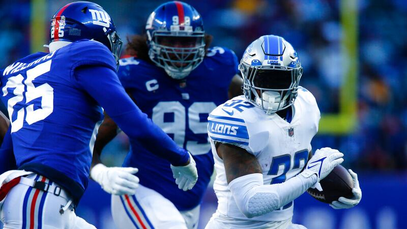 Detroit Lions running back D'Andre Swift (32) runs the ball against New York Giants cornerback...